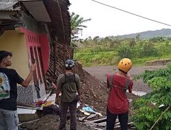 Empat Rumah Warga Jonggol di Pinggir Sungai Cipamingkis Hancur Akibat Abrasi