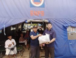 PT Bukaka Berikan Bantuan Selimut Kepada Pengungsi di Jonggol