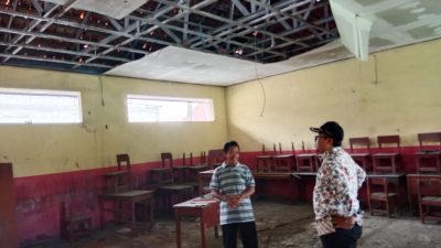 Tinjau SDN 06 Tlajung Udik Yang Atapnya Jebol, Achmad Fathoni Minta Disdik Segera Turun Tangan