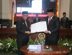 Plt Bupati Bogor Bersama DPRD Tetapkan Raperda APBD Perubahan Tahun 2022
