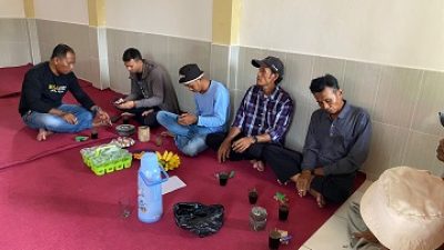 Mahasiswa IPB University ini Ajak Warga Desa Purwasari Melek Teknologi Digital