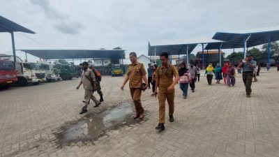 Belum Ada Keputusan, Emak-emak di Desa Gunung Putri Ontrog Pool PT SBS