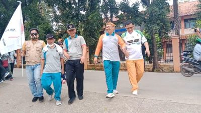 HUT ke-77, PGRI Gunung Putri Adakan Jalan Sehat Sekaligus Bagi-bagi Doorprize