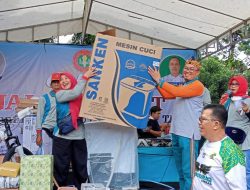 Meriahkan HUT PGRI ke-77, Achmad Fathoni Berikan Mesin Cuci Untuk Doorprize