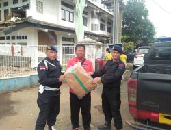 Brimob Hadir Ditengah Masyarakat Bantu Dorongan Logistik kepada Korban Gempa Cianjur