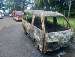 Korsleting Listrik, Mobil Pick Up Hangus Terbakar di Jalan Sentul