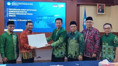 LLDIKTI IV Jabar-Banten Serahkan Izin Pendirian Universitas Muhammadiyah Bogor Raya
