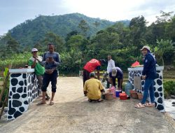 Bangkitkan Laju Perekonomian Warga, Pemdes Sukaharja Bangun Jembatan dan Pengerasan Jalan Pakai Samisade