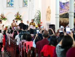 Kunjungi Gereja di Kota Bogor, Jokowi: “Selamat Natal, Semoga Tuhan Memberkati Kita Semuanya”