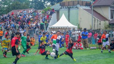 Bima Arya Resmikan 3 Lapangan Bola dalam Sehari, Diapresiasi Legenda Timnas hingga Selebritis