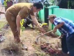 Pemdes Ciangsana Tanam 1000 Pohon Dari PT Kahaptex
