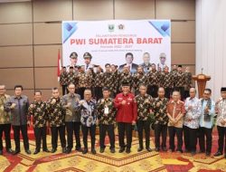 Atal S Depari Lantik Basril Basyar sebagai Ketua PWI Sumbar
