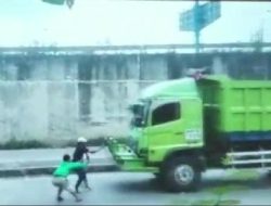 Bikin Konten Medsos, Remaja Asal Kota Bogor Tewas Terlindas Truk di Exit Tol Gunung Putri