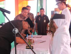 Lantik Kades Sirnagalih dan Cipambuan, Plt Bupati Bogor Minta Dua Kades Lakukan Hal Penting Ini