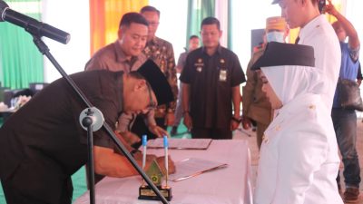 Lantik Kades Sirnagalih dan Cipambuan, Plt Bupati Bogor Minta Dua Kades Lakukan Hal Penting Ini