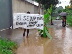 Waduh! Warga Desa Tonjong Ini Tanam Pohon Pisang di Jalan Protes Proyek Samisade Tak Kunjung Selesai