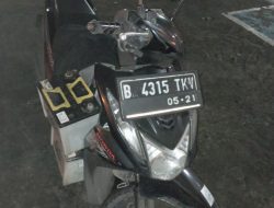 Kedapatan Mencuri Aki Mobil Truk, Pria Ini Digiring ke Polsek Cibinong