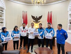 Bima Arya Bagikan Kadeudeuh ke Atlet dan Pelatih Berprestasi di Porprov dan SEA Games 2022