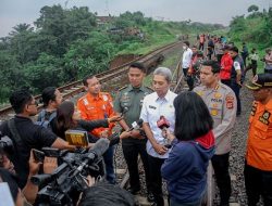 Dedie Rachim Turun ke Lokasi Bencana Longsor di Empang, Pantau Proses Evakuasi Korban