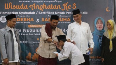Kereeen, Pemdes Gunung Putri Gelar Wisuda 29 Santri Samaduha