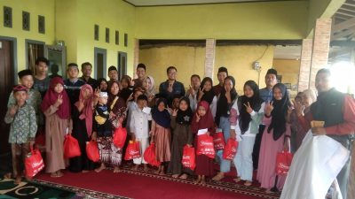 Vinuscare Bagikan Bingkisan Ramadhan Kepada Anak Yatim di Desa Sukajadi