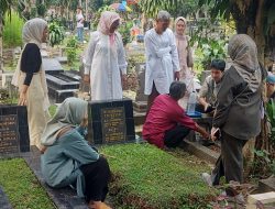 Warga Kota Bogor Ramai Ziarah Kubur di Momen Lebaran