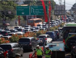 Jalur Menuju Kawasan Puncak Macet, Polisi Berlakukan One Way