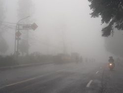 Jalur Puncak Diselimuti Kabut Tebal, Pengendara Diimbau Berhati-hati
