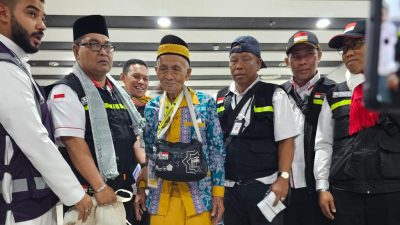 Mbah Harun, Jemaah Haji Tertua Asal Indonesia Tiba di Madinah, Usianya Bikin Kaget!