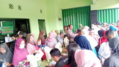 Pemdes Wanaherang Salurkan Bantuan Pangan kepada 1.900 KPM