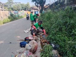 Maknai Harlah Pancasila, Komunitas GPS Bersihkan Sampah di Pinggir Situ Citongtut