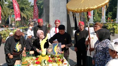 Peringati HJB Ke-541, Budayawan Bogor Raya Ngumbah Tugu Kujang