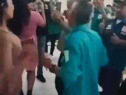 Heboh! Acara Bimtek, Oknum Kades di Kecamatan Cigudeg Ini Malah Asyik Dangdutan Sambil Nyawer