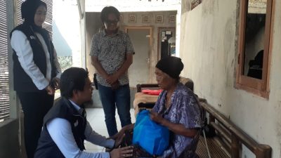 Peringati HANI 2023, Satnarkoba Polres Bogor Gandeng Duta Narkoba Berbagi Sembako dan Kursi Roda