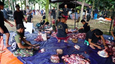 Resimen II Paspelopor Brimob Kedung Halang Bagikan Hewan Kurban Ke Masyarakat