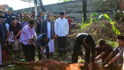 Bima Arya Rayakan Idul Adha Bersama Warga Kampung Munjul Sambil Cek Penataan Wilayah