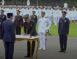Jokowi Lantik 833 Perwira TNI-Polri dan Anugerahkan Gelar Adhi Makayasa