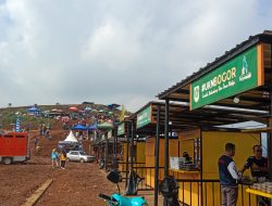 Selain Ribuan Penonton, UMKM Lokal Banjiri Event Grasstrack Bhayangkara Ke-77 di Sirkuit JA Racing Cileuksa Sukajaya