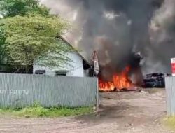 Gudang Oli Ilegal di Gunung Putri yang Masih Disegel KLHK Terbakar