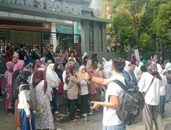 Protes Kecurangan PPDB, Ratusan Emak-emak Geruduk SMAN 3 Kota Bogor