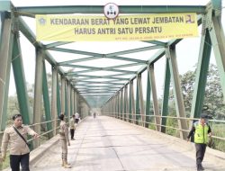 Membahayakan, Jembatan Lewiranji Rumpin Dipasang Spanduk Himbauan