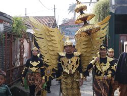 Haul Kasepuhan Karadenan Dimeriahkan dengan Helaran Budaya