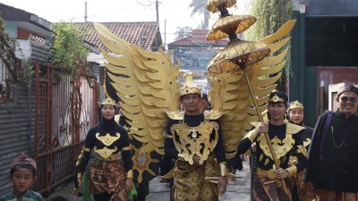 Haul Kasepuhan Karadenan Dimeriahkan dengan Helaran Budaya