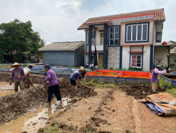 Mahasiswa IPB University Sulap Lahan Kosong Jadi Kolam Ikan di Desa Purwasari Dramaga