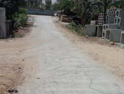 Kacau!!! Baru Dibangun 2 Pekan Jalan Beton Samisade Desa Nambo Terkelupas dan Berdebu, Kades: Memang Kurang Baik