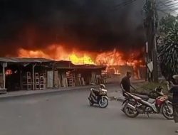Kebakaran Hebat Hanguskan Toko Sembako dan Warung Makan di Cileungsi