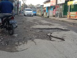 Merasa Dianaktirikan Oleh Pemkab Bogor: Jalan Abdul Fatah Ciampea yang Rusak, Jalan di Tenjolaya yang Dibangun