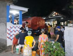 Demi Air Bersih, Warga Rancabungur Rela Antri Hingga Larut Malam