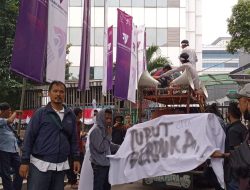 Ngeri! Masyarakat Papua Geruduk Kantor Kemenhub, Ini Tuntutannya