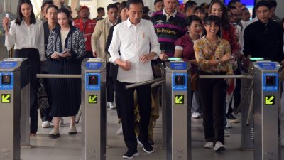 Jokowi Ajak Puluhan Artis Jajal LRT Jabodebek, Ada Chelsea Islan hingga Cak Lontong